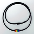 Halskette: Schwarze Silikonkette mit Rainbow-Röllchen