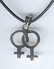 Halskette: Silber-Anhänger Frauendoppelzeichen am Lederband